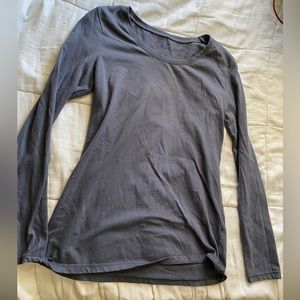 Gray long sleeve shirt